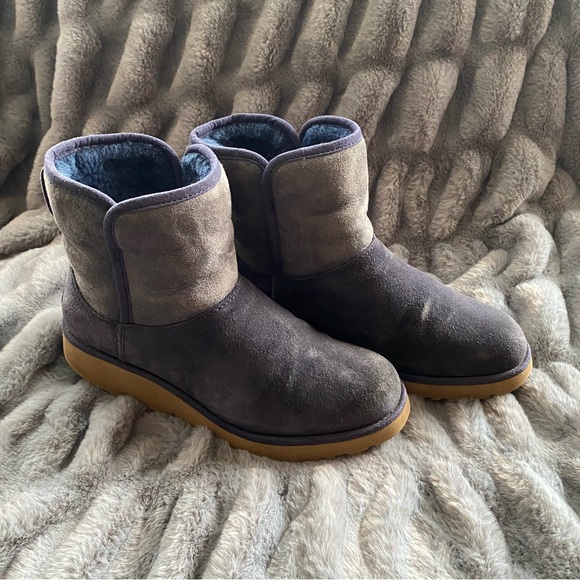 UGG Kristin Wedge Mini Boots - Picture 3 of 11